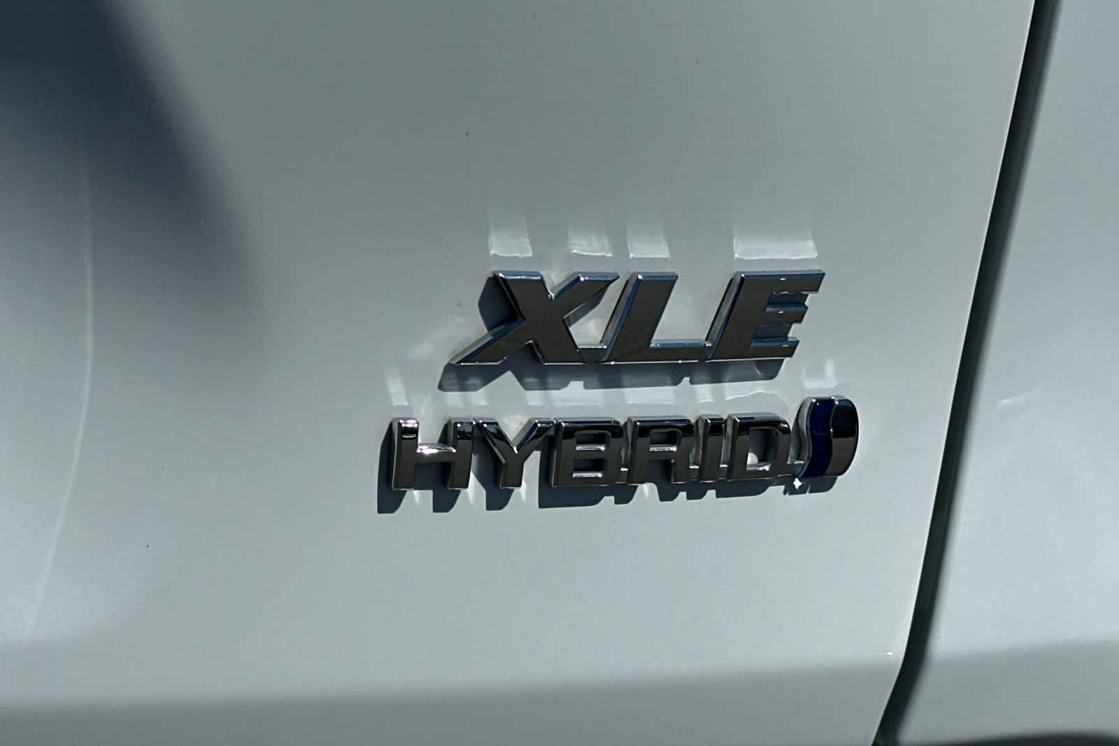 Used 2024 Toyota RAV4 XLE AWD/4WD image 32