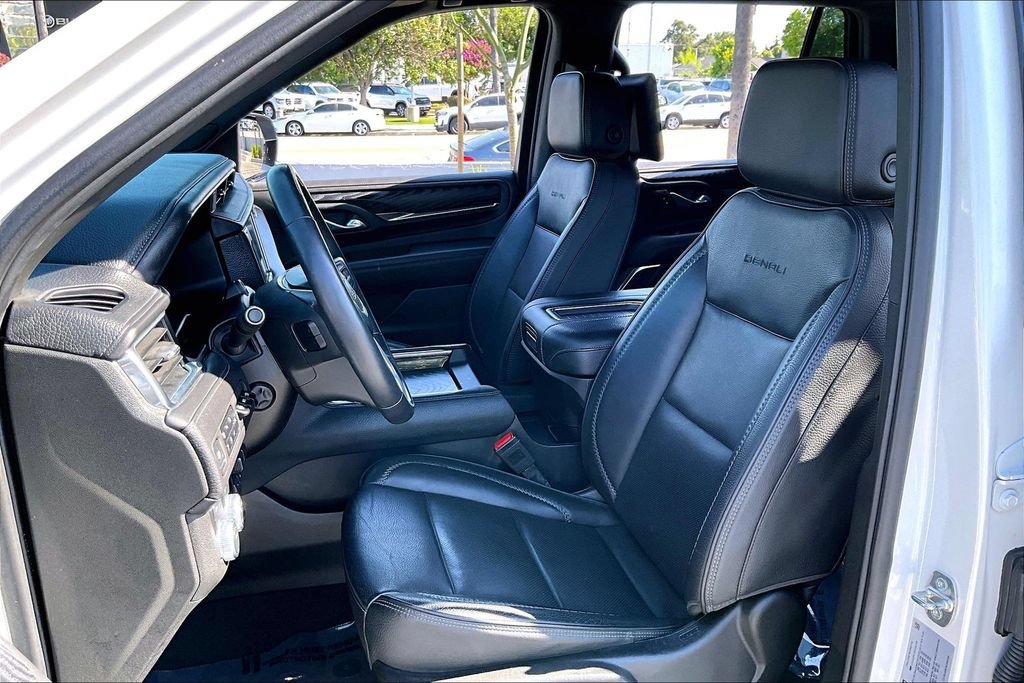 Used 2024 GMC Yukon Denali w/ Advanced Technology Package AWD/4WD image 10