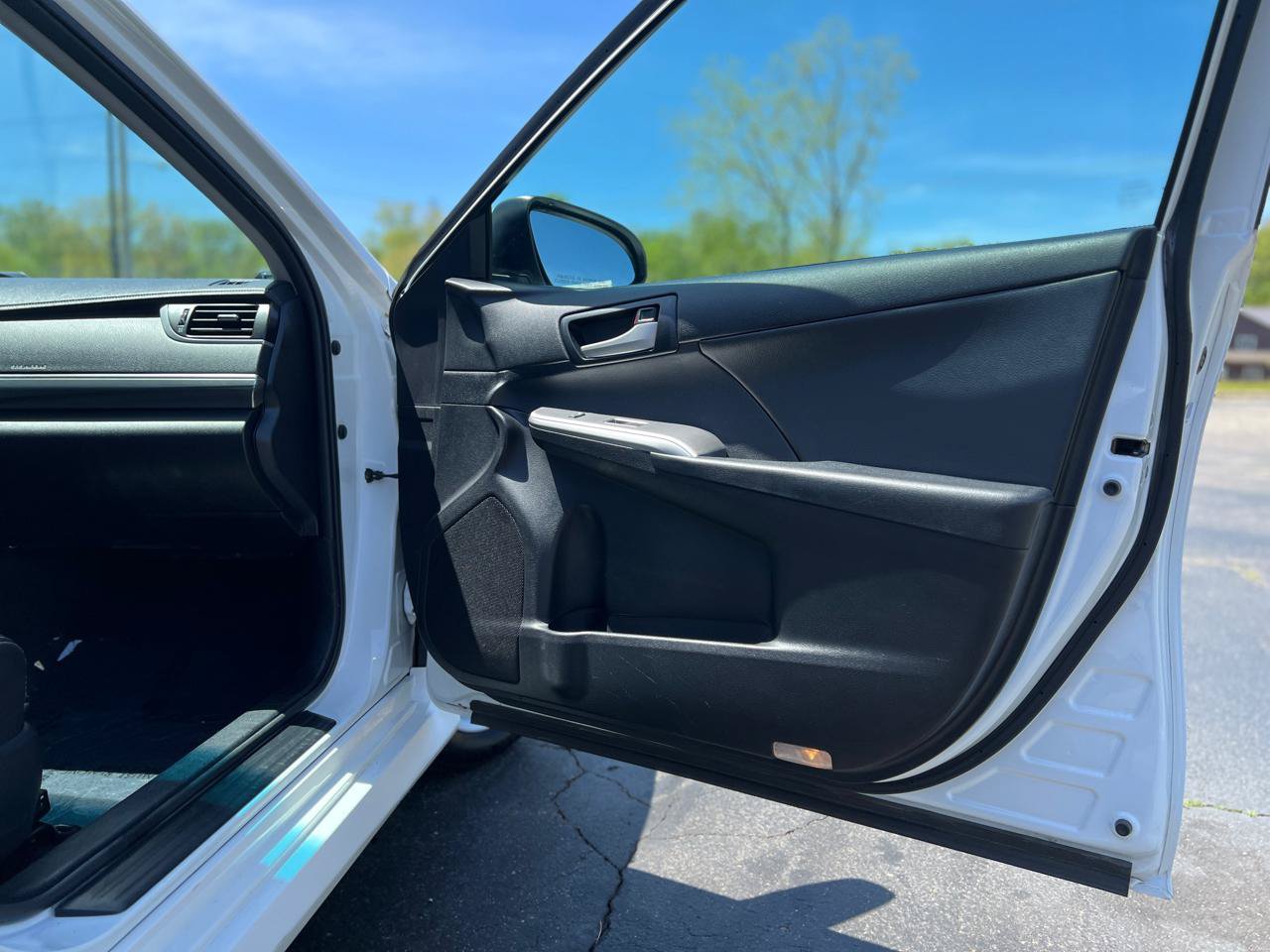 Used 2013 Toyota Camry SE FWD image 37