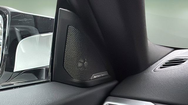 Used 2025 BMW M2 w/ Lighting Package image 39