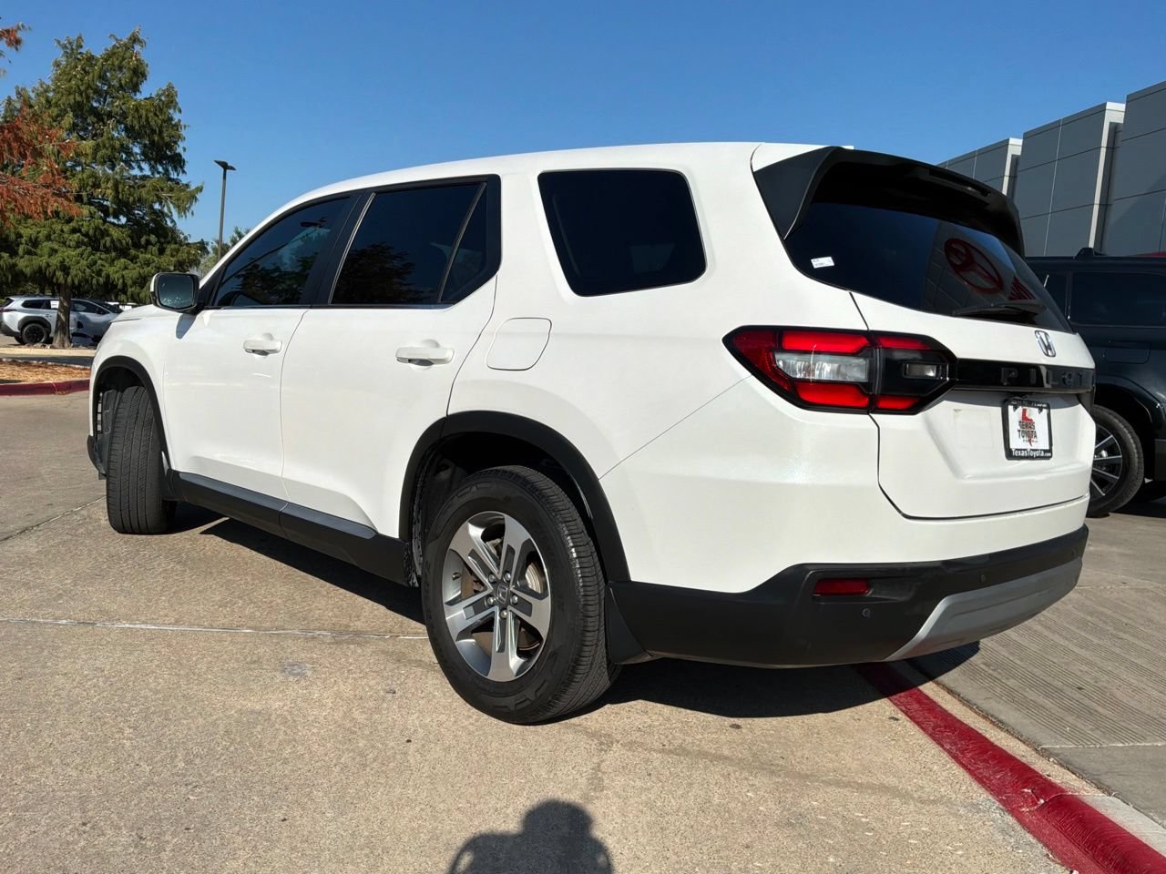 Used 2024 Honda Pilot EX-L image 8