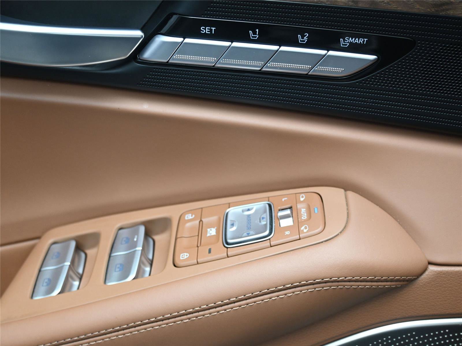 Used 2021 Genesis G90 3.3T Premium image 24