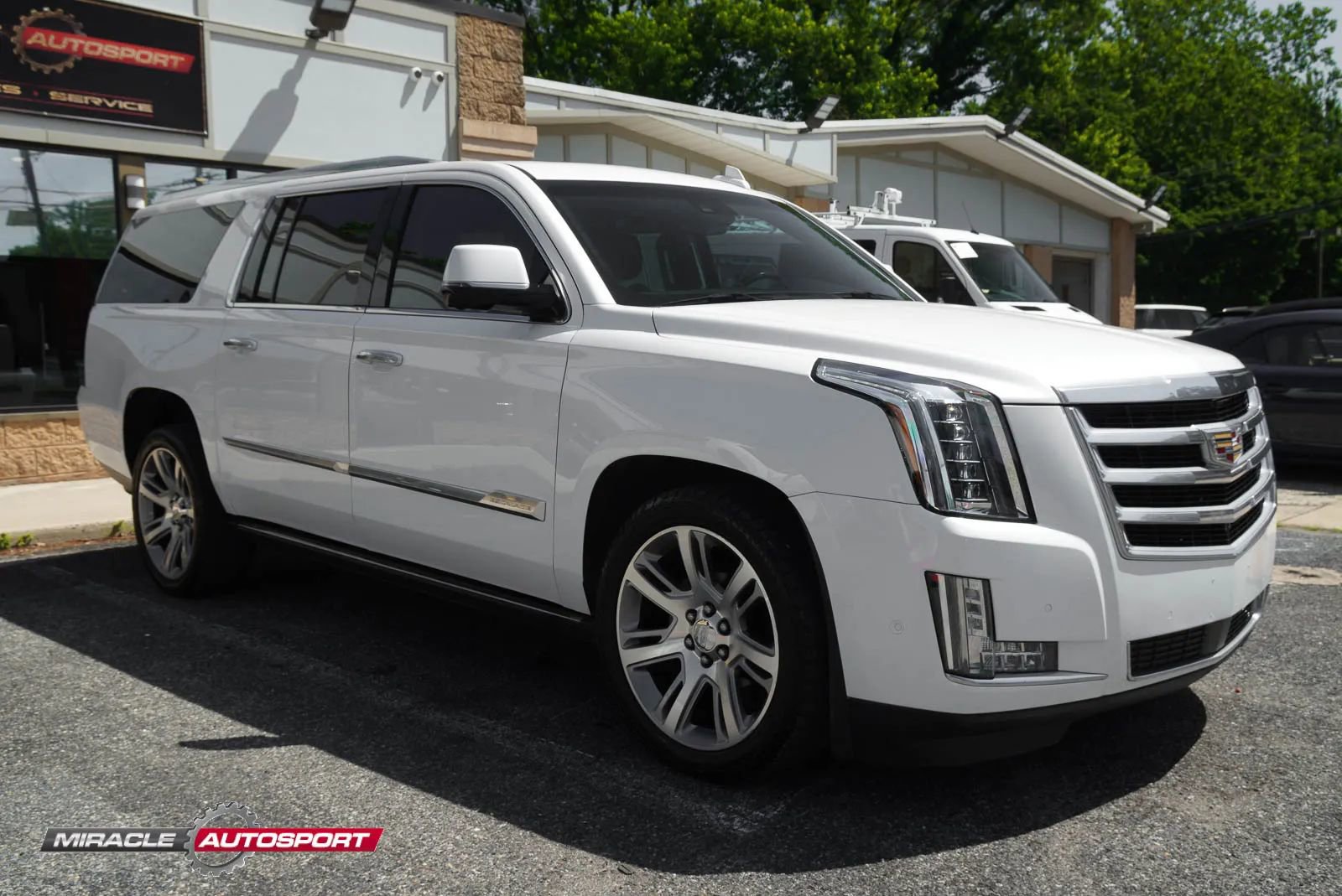 Used 2018 Cadillac Escalade ESV Premium Luxury AWD/4WD image 9