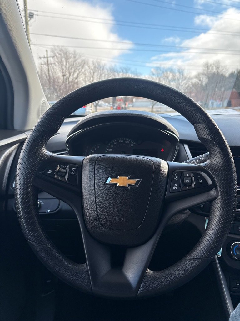 Used 2021 Chevrolet Trax LT FWD image 16