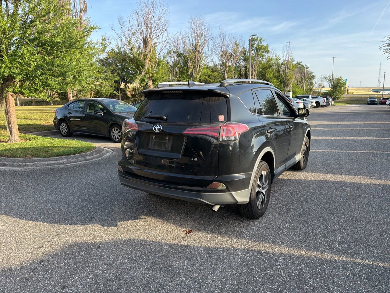Used 2017 Toyota RAV4 LE FWD image 5