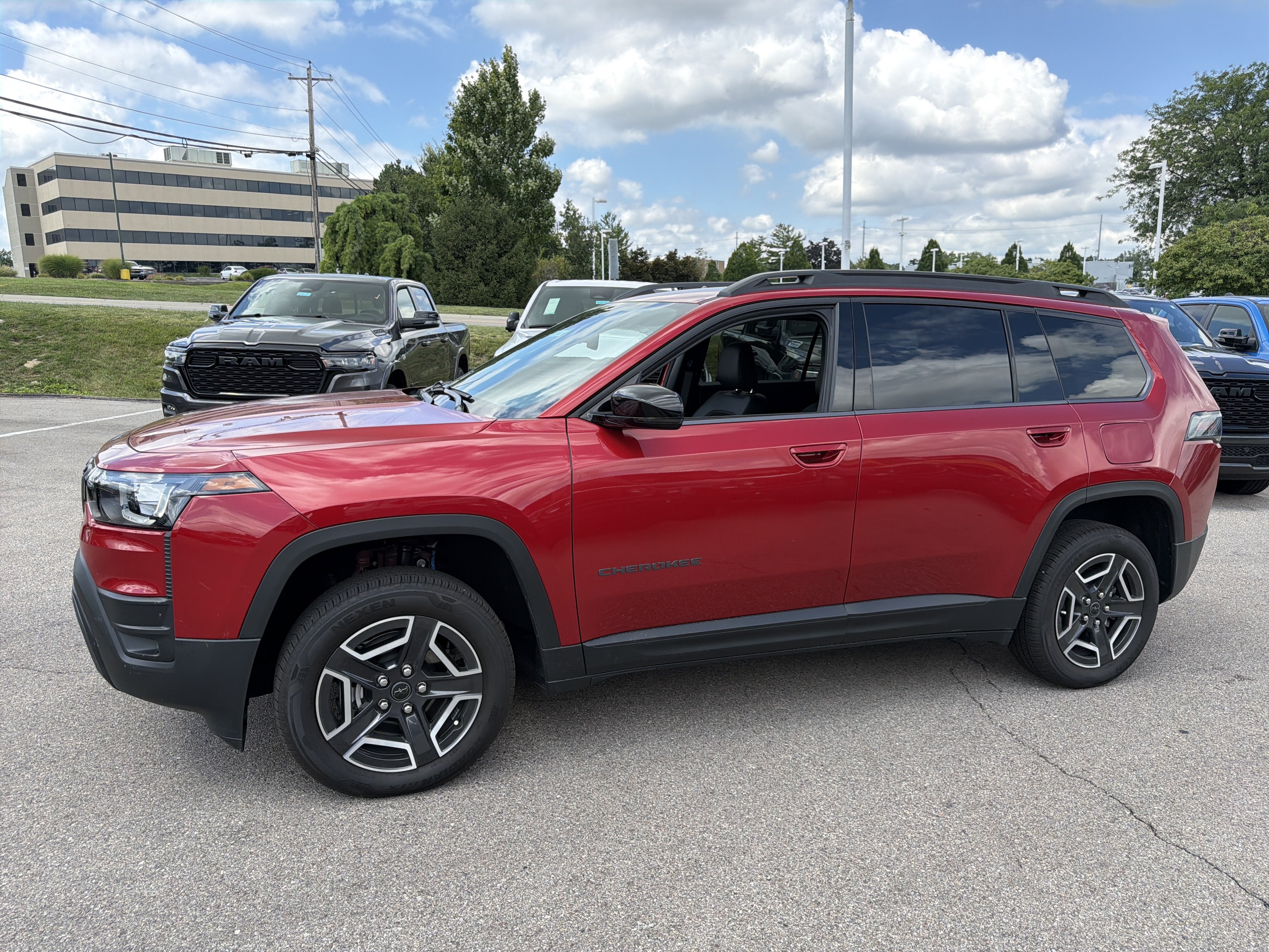 Used 2026 Jeep Cherokee Limited AWD/4WD image 6