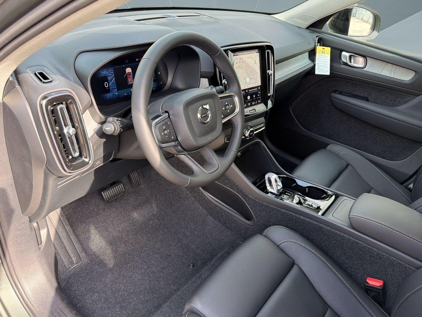 New 2026 Volvo XC40 B4 Plus w/ Protection Package Premier FWD image 4
