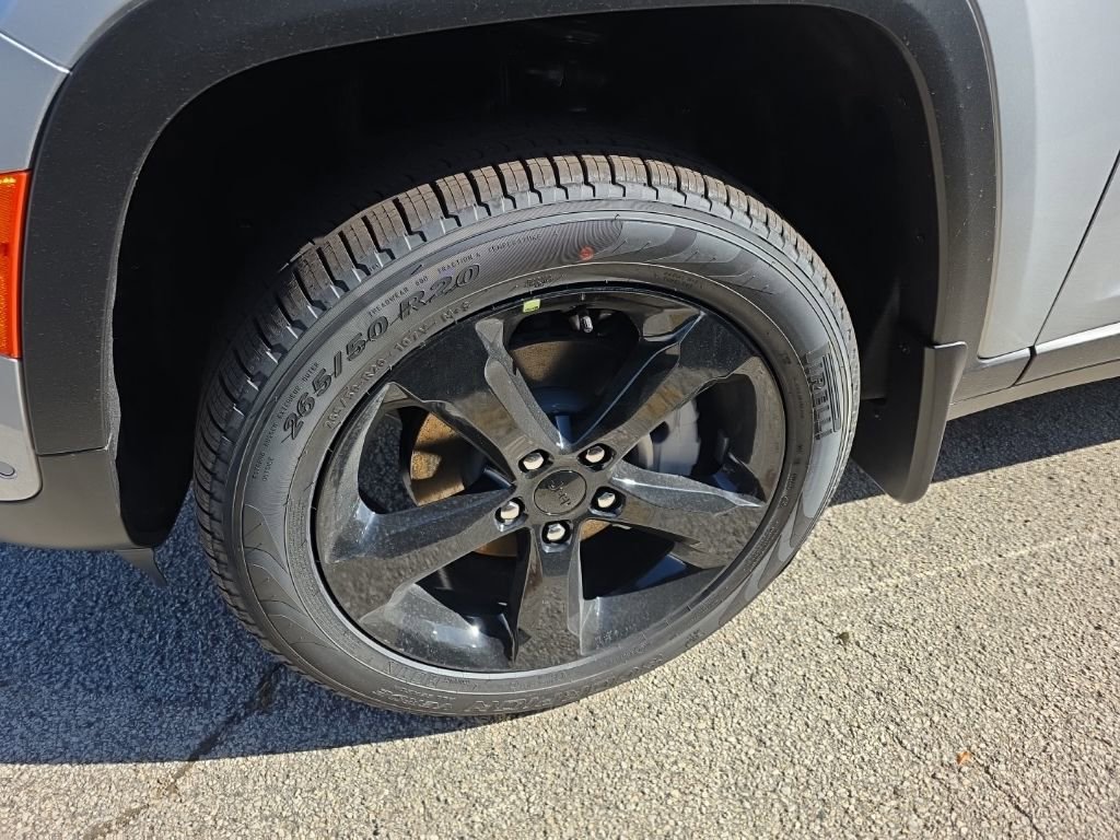 New 2025 Jeep Grand Cherokee Limited w/ Luxury Tech Group II image 4