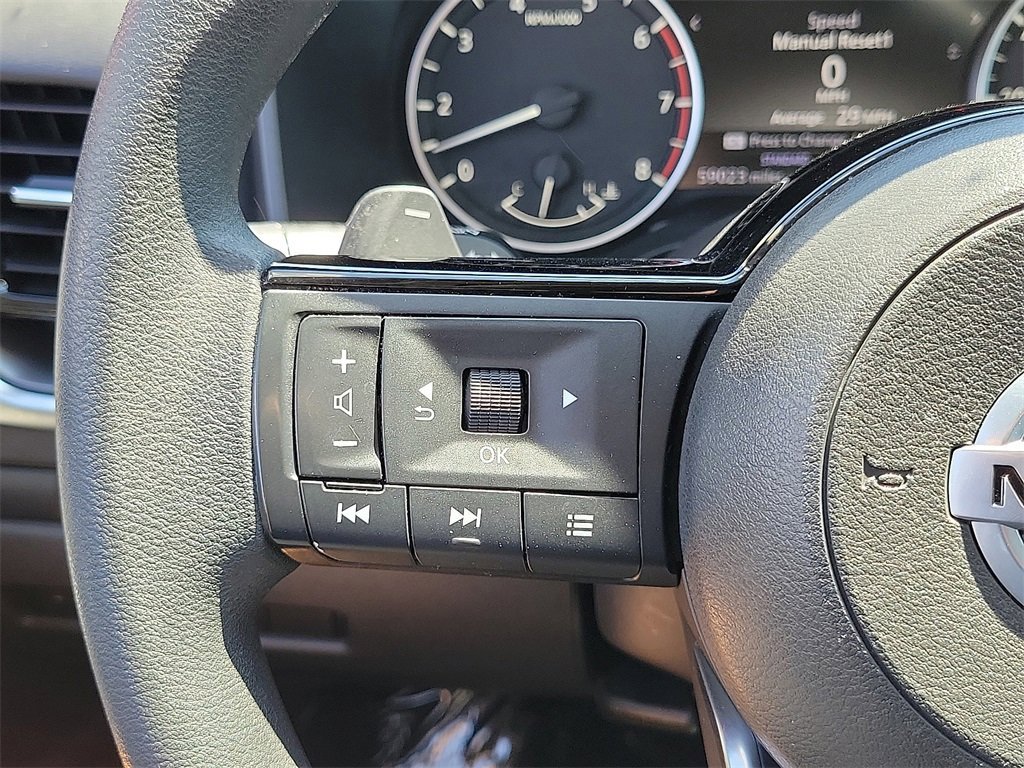 Used 2021 Nissan Rogue SV image 4