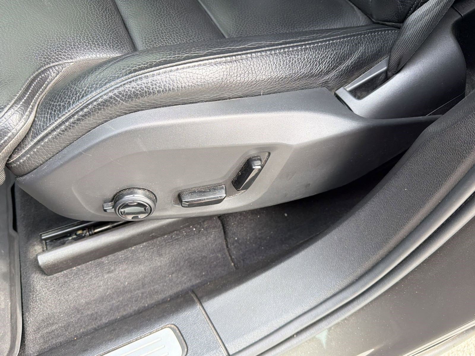 Used 2019 Volvo XC60 T5 Momentum w/ Premium Package image 14