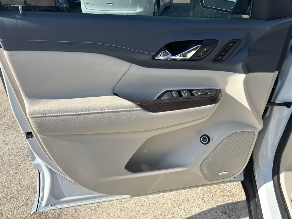 Used 2021 GMC Acadia Denali w/ Denali Technology Package image 11