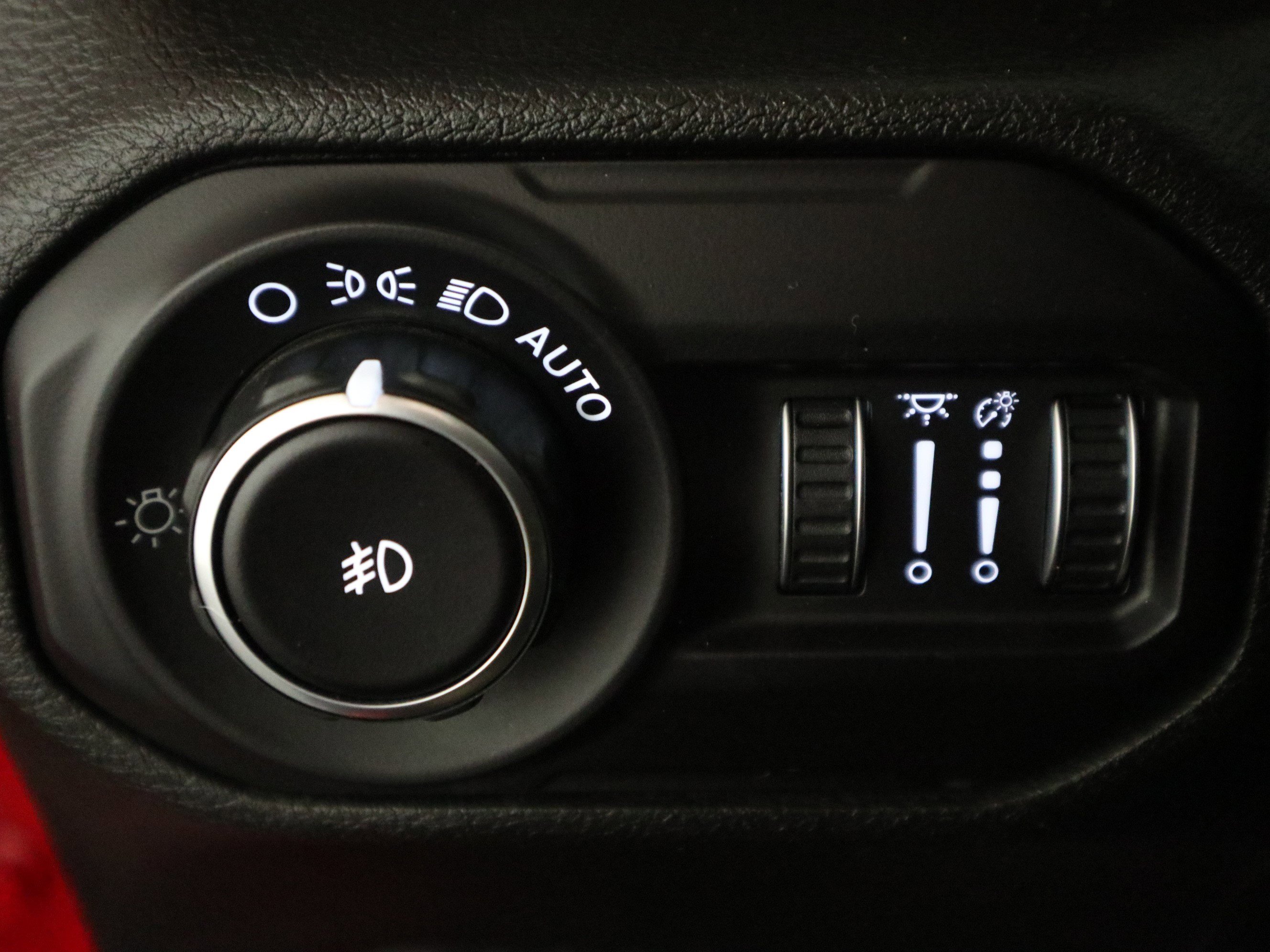 Used 2018 Jeep Wrangler Unlimited Sahara AWD/4WD image 31