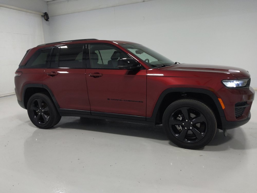 Used 2023 Jeep Grand Cherokee Altitude AWD/4WD image 11