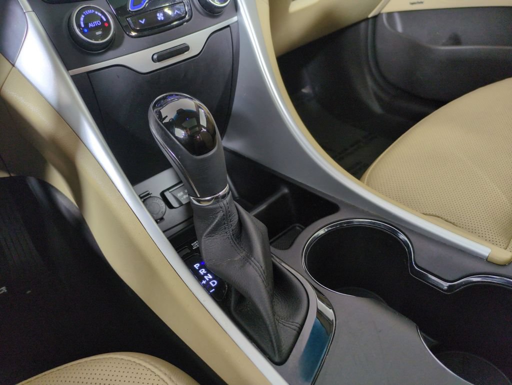 Used 2015 Hyundai Sonata Limited w/ Option Group 02 FWD image 26