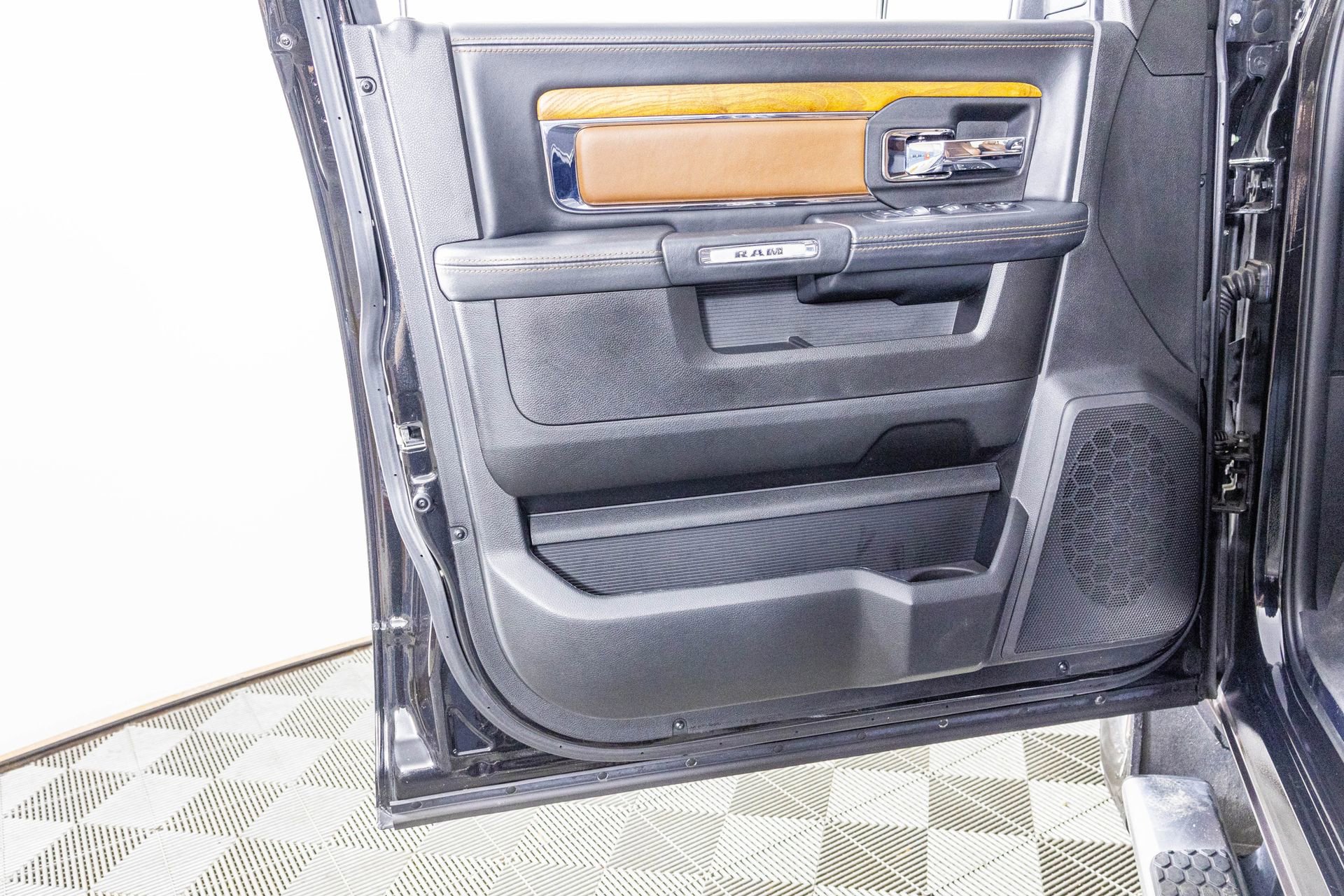 Used 2018 RAM 2500 Longhorn w/ Convenience Group image 24