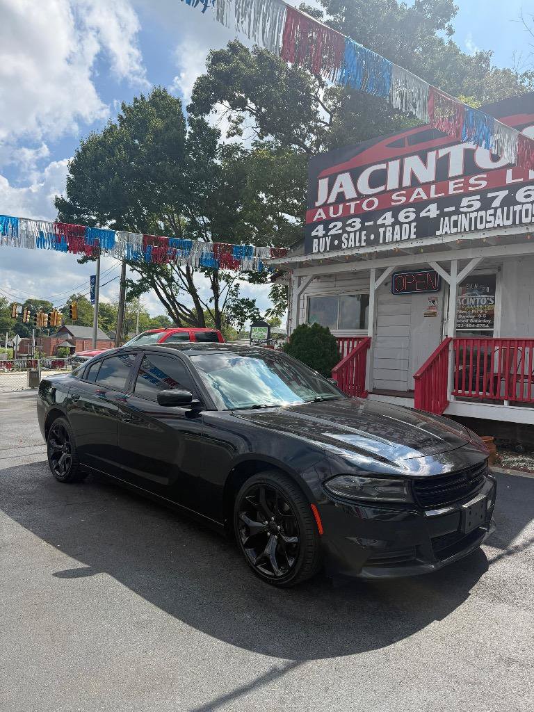 Used 2020 Dodge Charger SXT RWD image 2