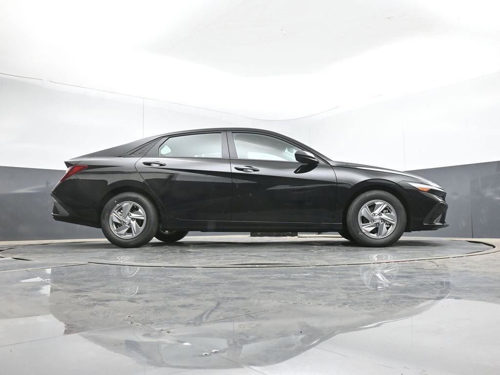 New 2026 Hyundai Elantra SE FWD image 14