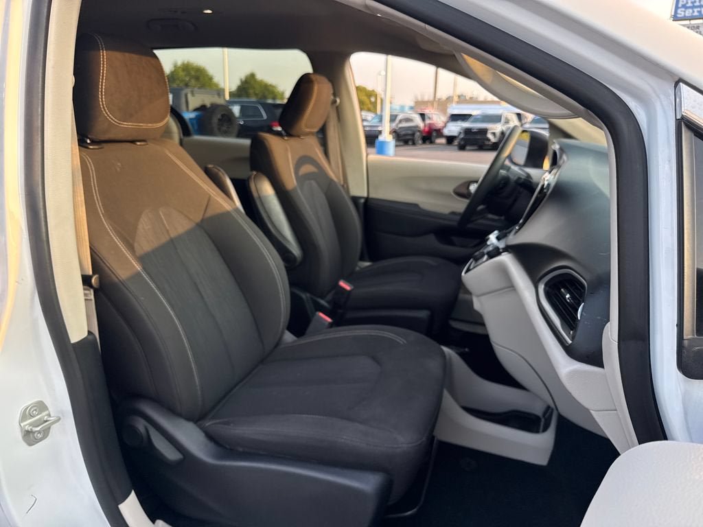 Used 2024 Chrysler Voyager LX FWD image 10