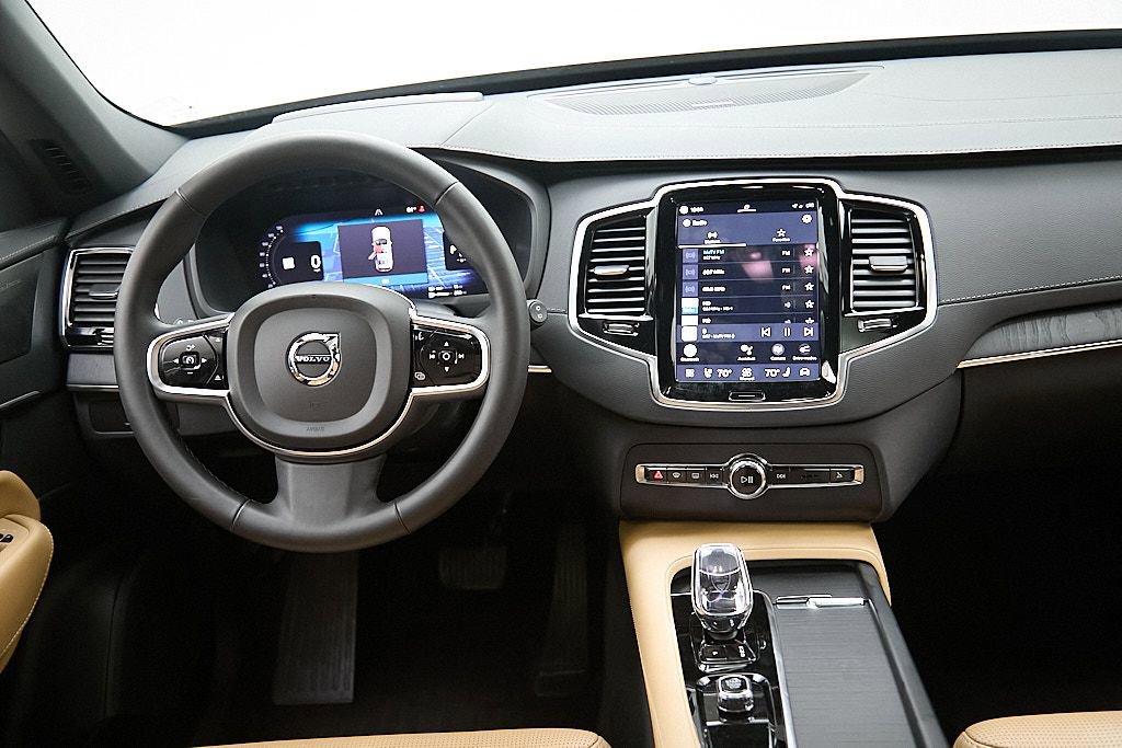 Certified 2024 Volvo XC90 T8 Ultimate w/ Protection Package image 29