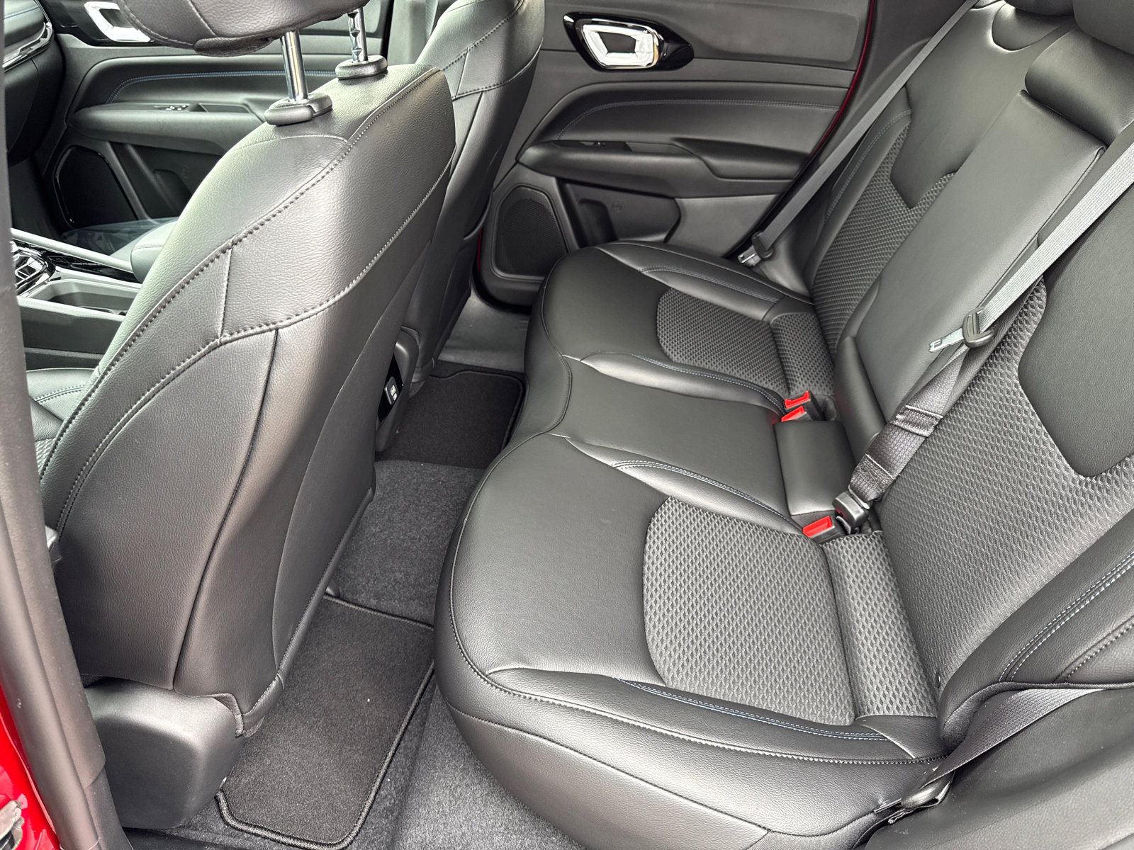 New 2026 Jeep Compass Latitude AWD/4WD image 20