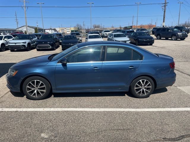 Used 2017 Volkswagen Jetta SE FWD image 4