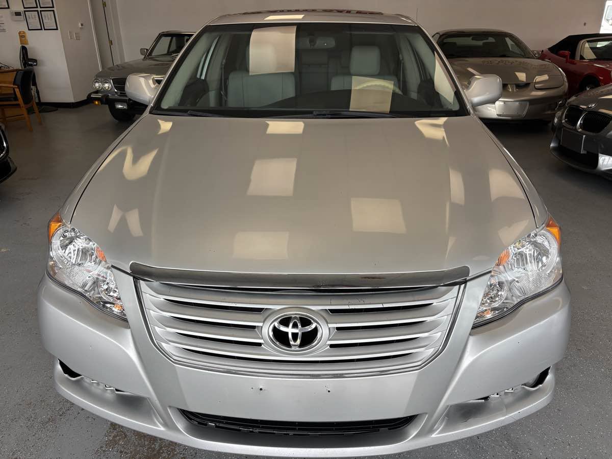 Used 2009 Toyota Avalon XLS FWD image 2