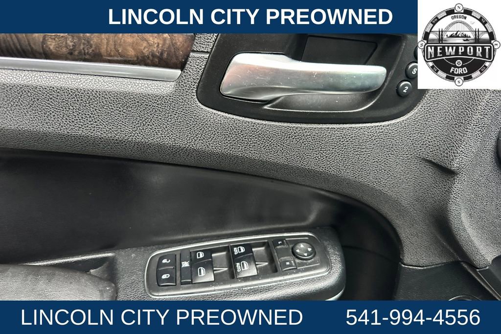 Used 2018 Chrysler 300 Limited image 10