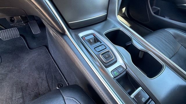 Used 2018 Honda Accord Touring image 24
