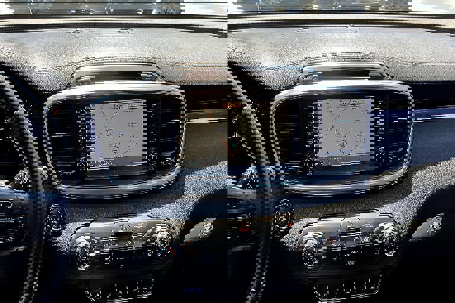 Used 2018 Kia Sorento SX image 7