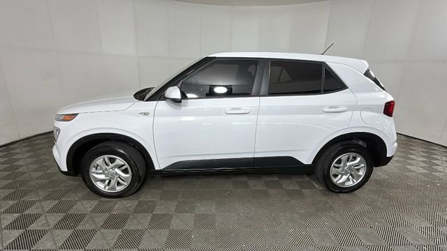 Used 2024 Hyundai Venue SE FWD image 6