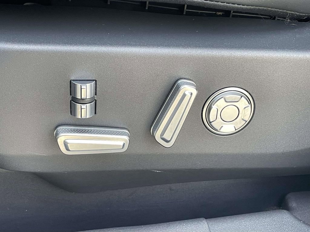 Used 2025 Lincoln Nautilus Reserve image 7