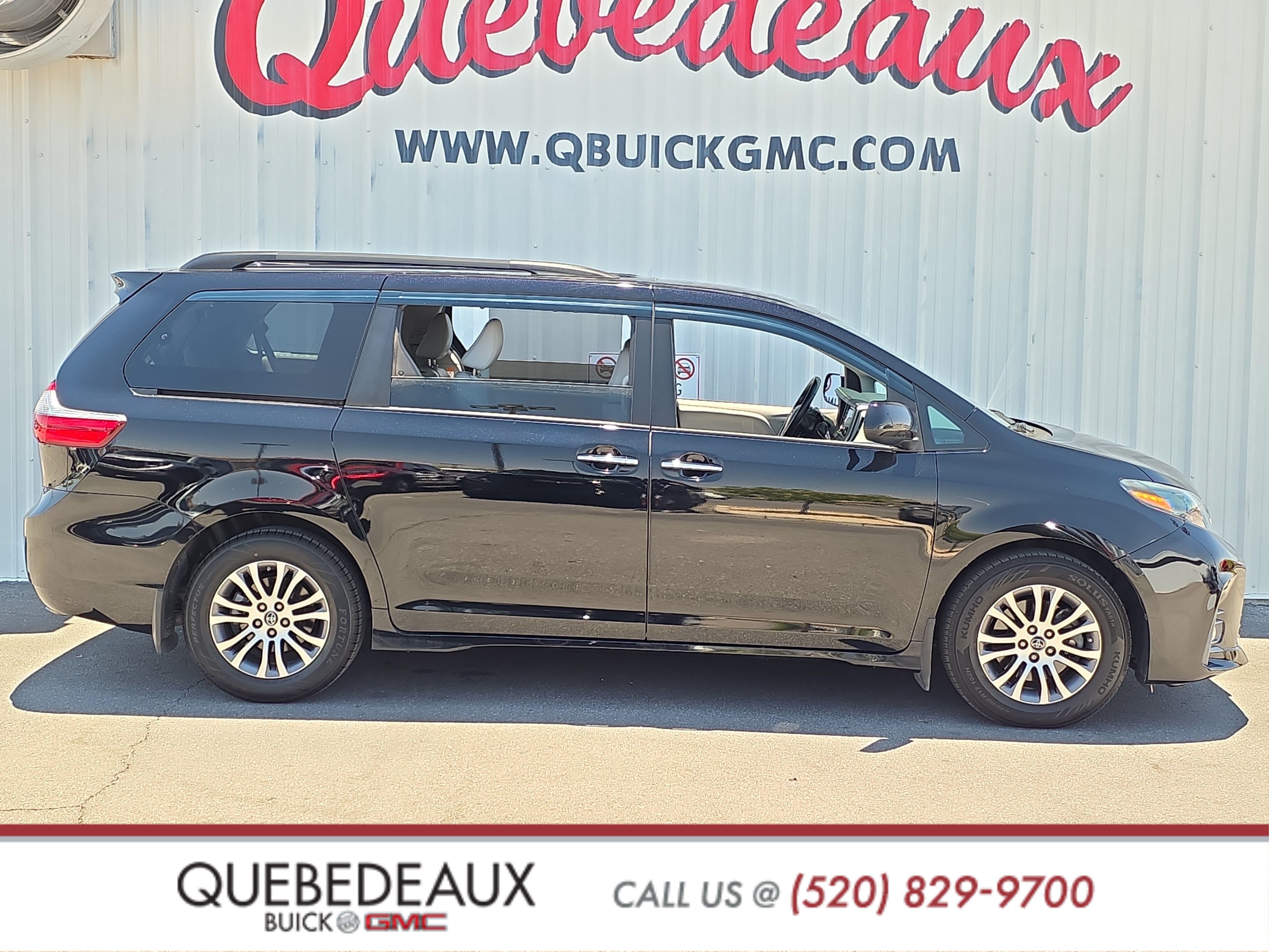 Used 2020 Toyota Sienna XLE w/ XLE Navigation Package FWD image 10
