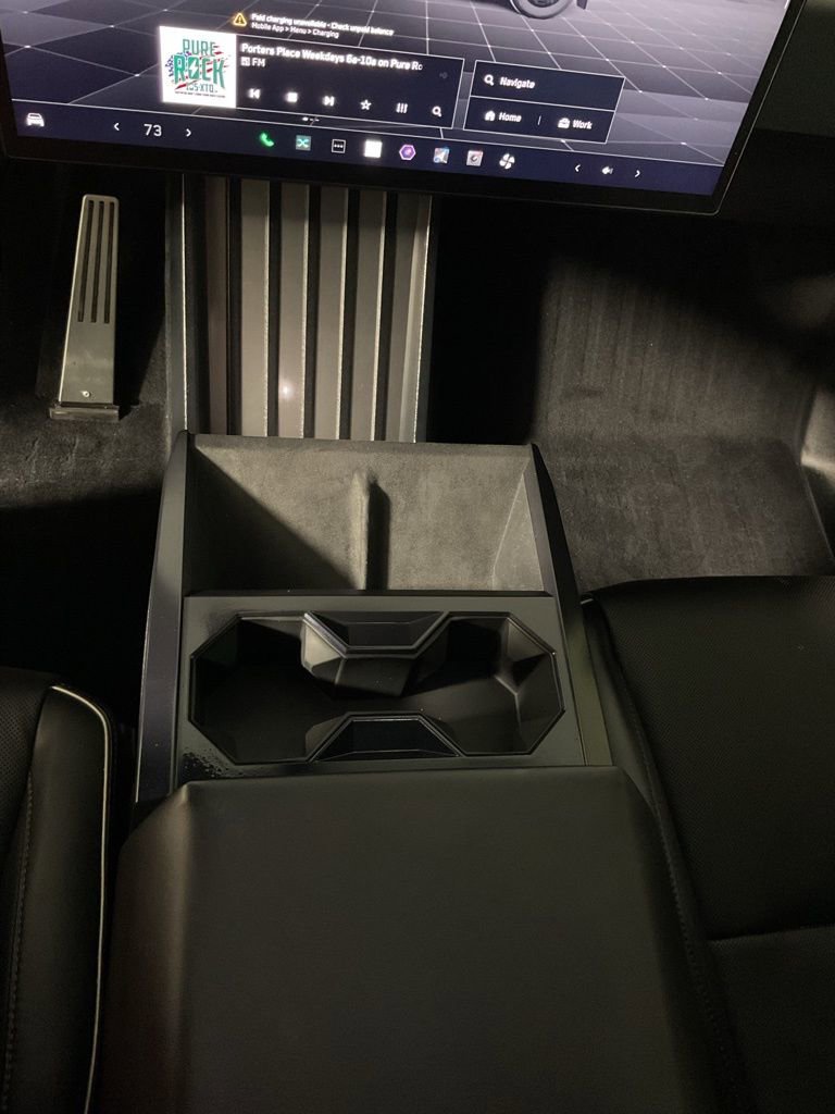 Used 2024 Tesla Cybertruck AWD Crew Cab image 28