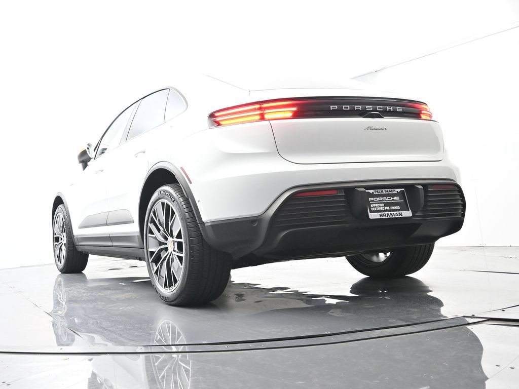 Certified 2025 Porsche Macan Electric RWD image 49