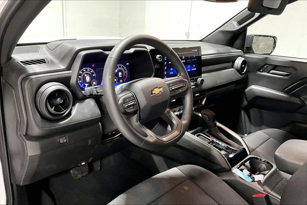Used 2025 Chevrolet Colorado W/T image 16