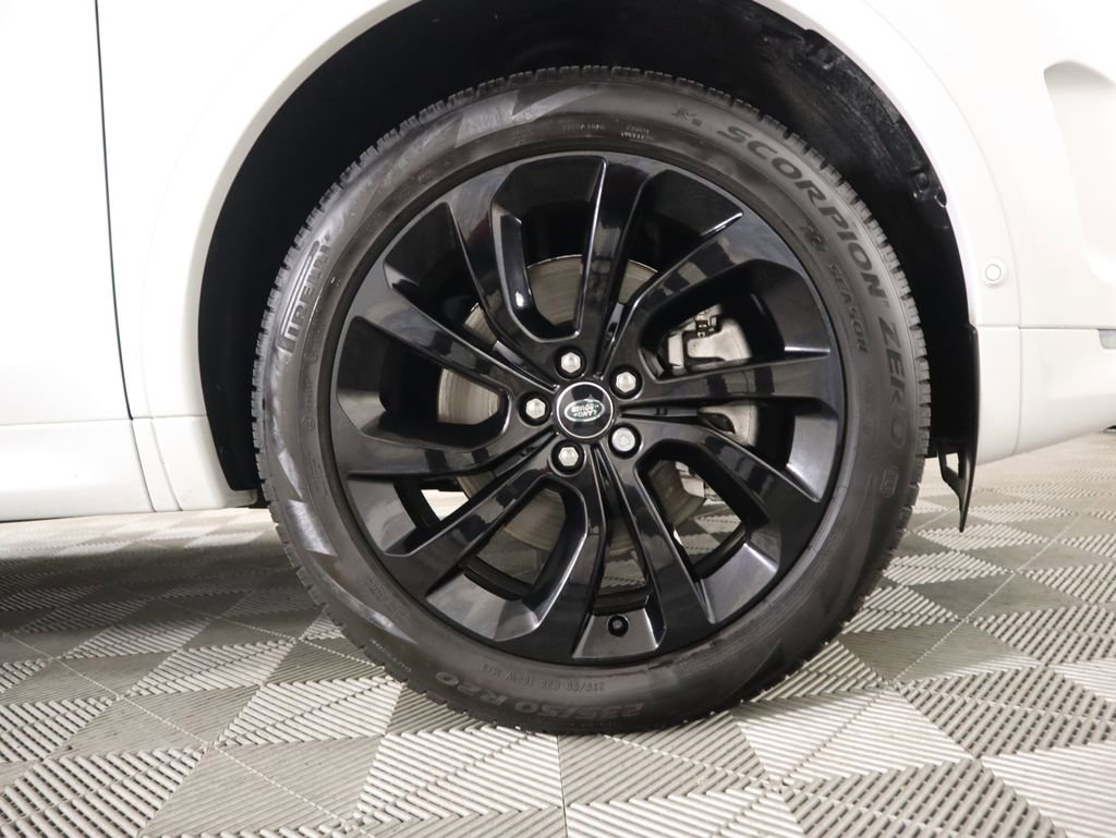 Used 2025 Land Rover Discovery Sport S image 31