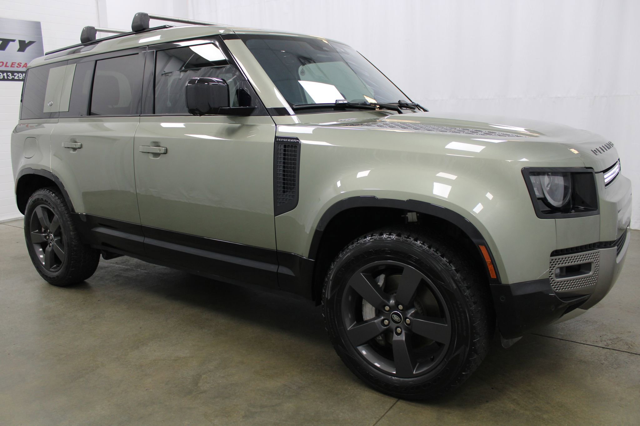 Used 2022 Land Rover Defender 110 X-Dynamic HSE AWD/4WD image 4