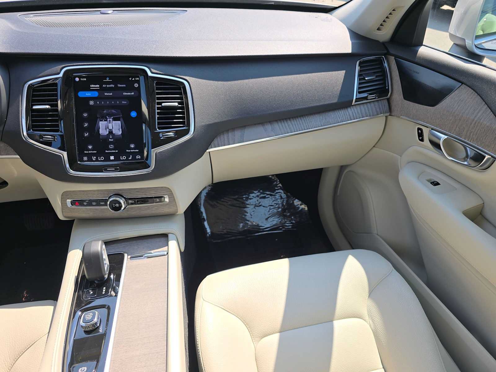 Certified 2023 Volvo XC90 T8 Plus AWD/4WD image 20