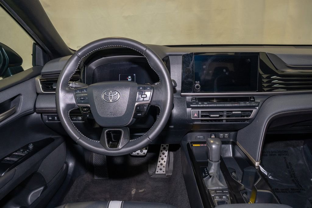 Used 2025 Toyota Camry SE image 6