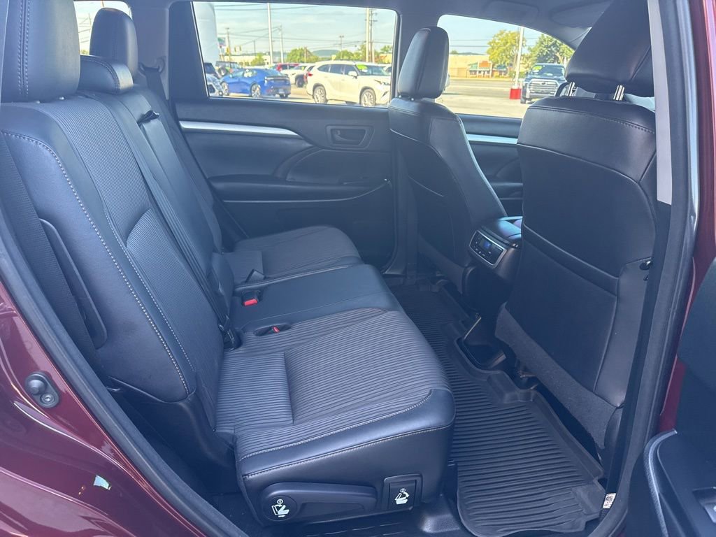 Used 2017 Toyota Highlander Plus AWD/4WD image 14