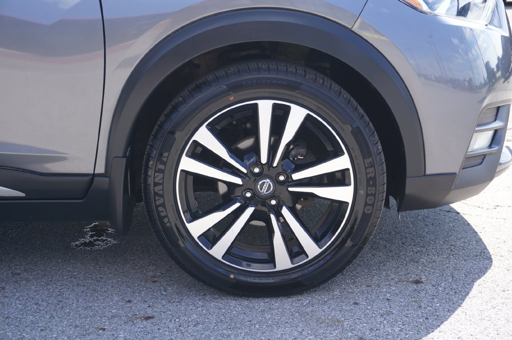 Used 2020 Nissan Kicks SR FWD image 13