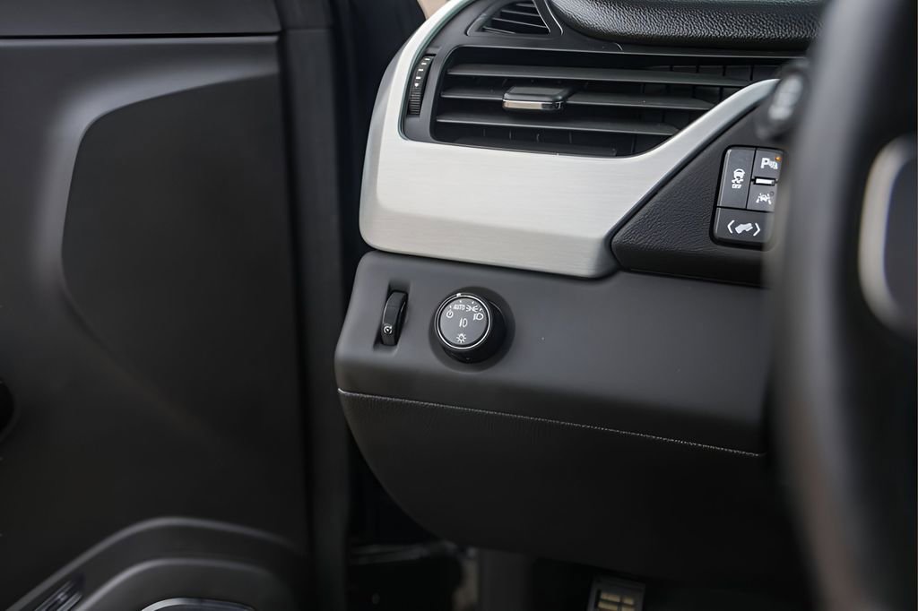 Used 2018 GMC Yukon SLT RWD image 15