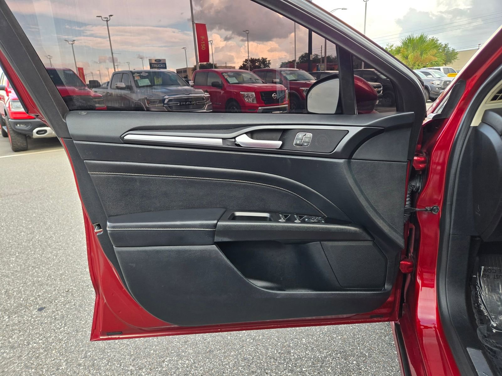 Used 2019 Ford Fusion Titanium image 23