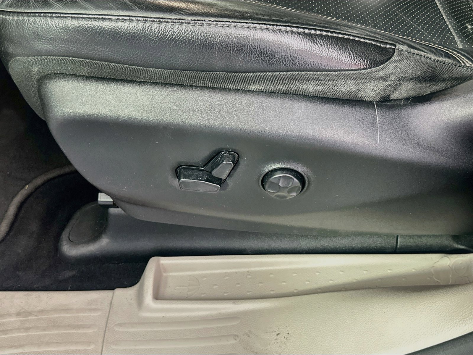 Used 2019 Chrysler Pacifica Touring-L FWD image 18