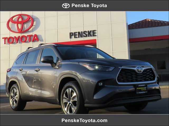 New 2025 Toyota Highlander XLE image 1