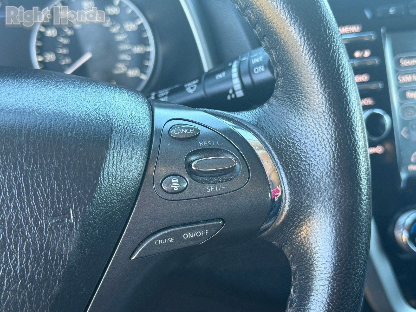 Used 2023 Nissan Murano SV image 17