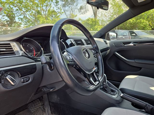 Used 2015 Volkswagen Jetta Sport FWD image 21