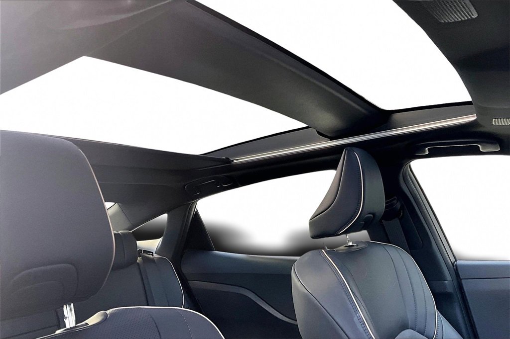 Used 2023 Toyota Crown Limited image 26