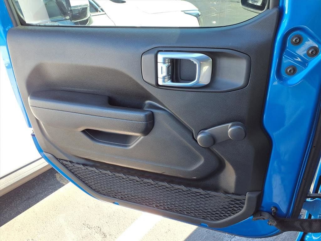Used 2022 Jeep Wrangler Sport AWD/4WD image 16