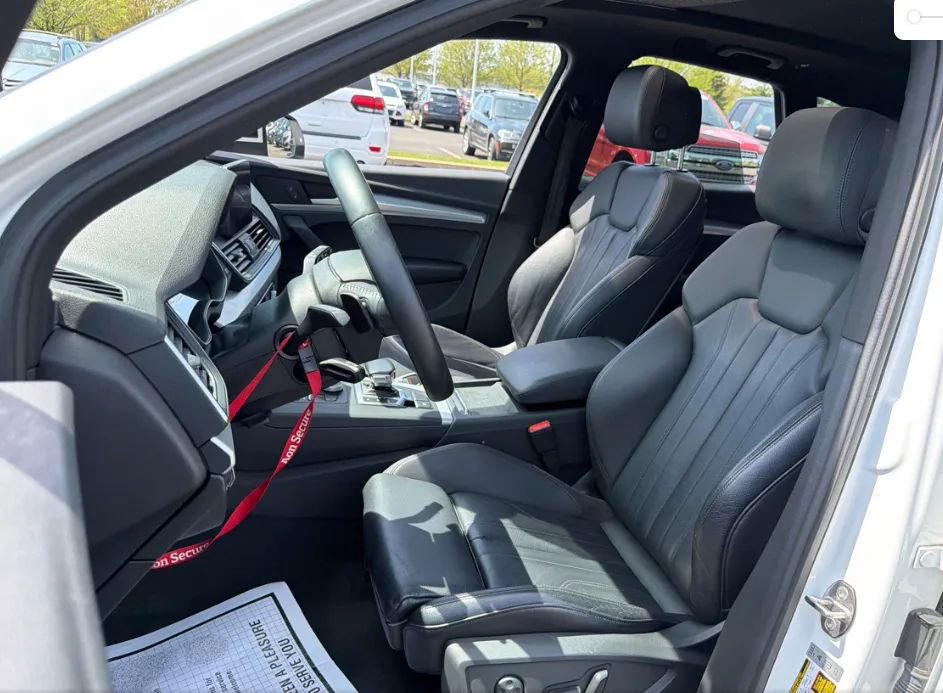 Used 2020 Audi Q5 2.0T Premium w/ Titanium Sport Package AWD/4WD image 2